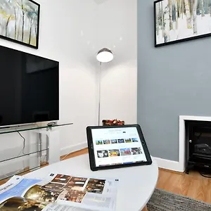 Xclusive Living Near Airport & Nec, The Whitecroft Holiday home