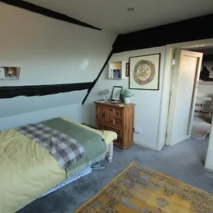 Homestay Cross, Wrington