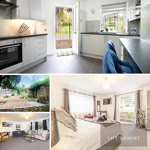 Apartment Station Close To Centre With Parking, Exeter