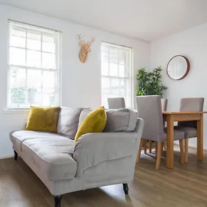 Modern Grassmarket Apartment